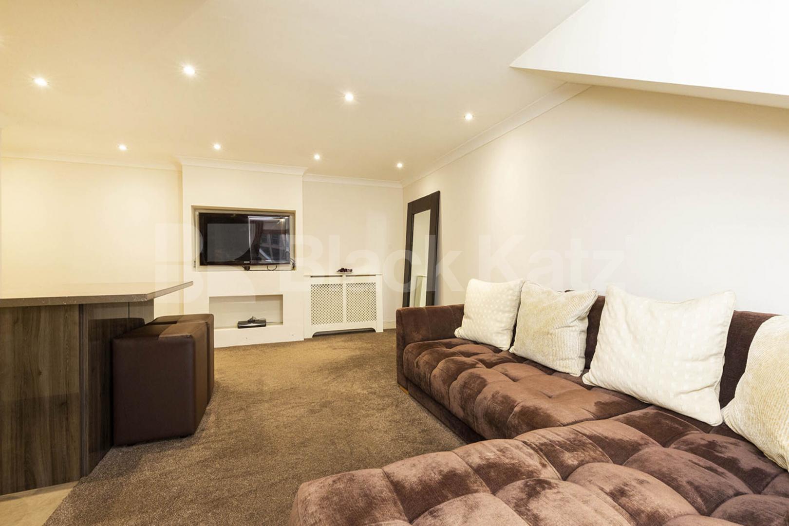 Located within a well kept purpose built building and close to amenities  Osier Crescent, Muswell Hill